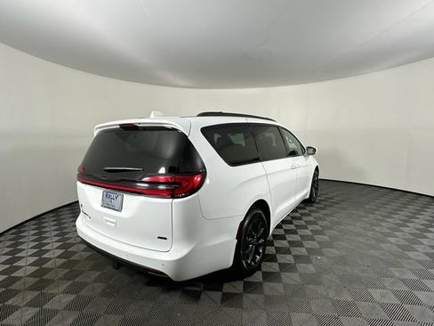 Certified 2021 Chrysler Pacifica Touring w/ Cold Weather Group AWD/4WD image 28