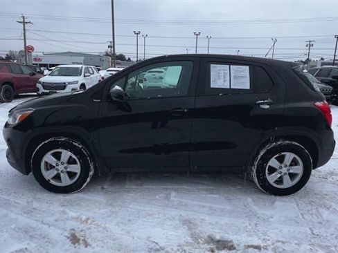 Used 2022 Chevrolet Trax LS w/ Tint and Cruise Package image 5