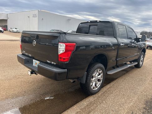 Used 2017 Nissan Titan SV image 7