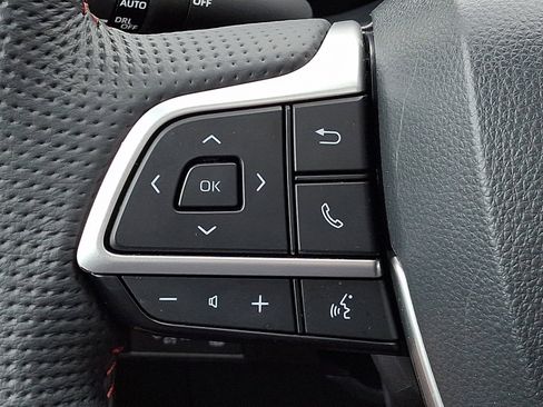 Used 2025 Toyota Sienna XSE FWD image 22