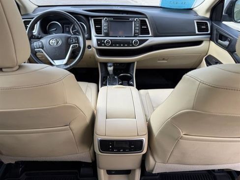 Used 2019 Toyota Highlander Limited Platinum image 18
