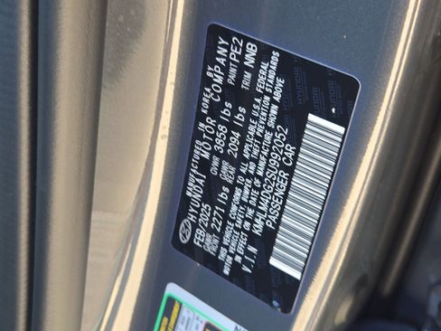 Used 2025 Hyundai Elantra Sport FWD image 34