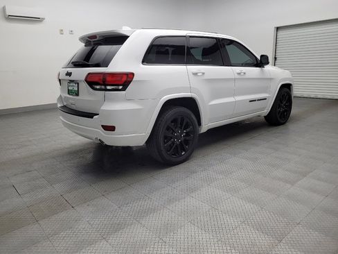 Used 2018 Jeep Grand Cherokee Altitude RWD image 9