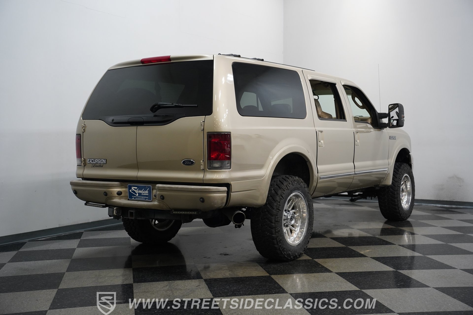 Used 2005 Ford Excursion Limited AWD/4WD image 12
