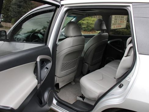 Used 2007 Toyota RAV4 Limited image 15