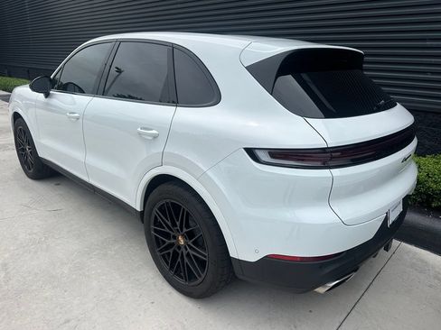 Certified 2024 Porsche Cayenne AWD/4WD image 3