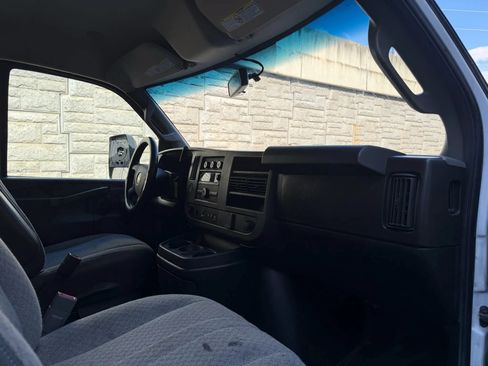 Used 2019 Chevrolet Express 3500 w/ Driver Convenience Package RWD image 18