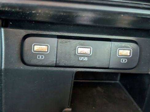 Used 2023 Kia Sorento LX image 18