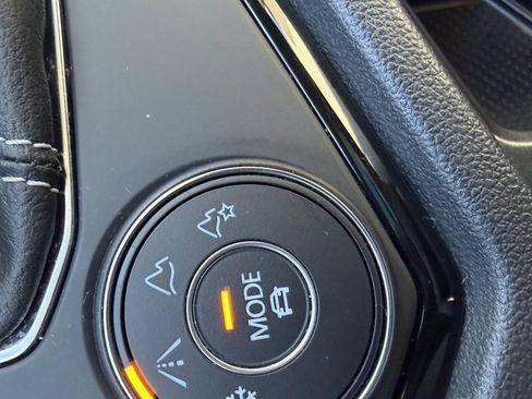 Used 2023 Volkswagen Taos SE w/ Panoramic Sunroof Package image 32