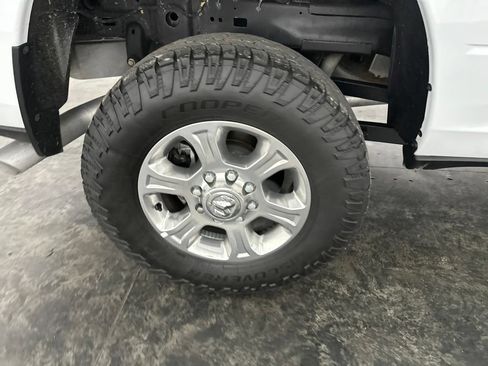 Used 2024 RAM 2500 Big Horn w/ Off Road Package AWD/4WD image 5