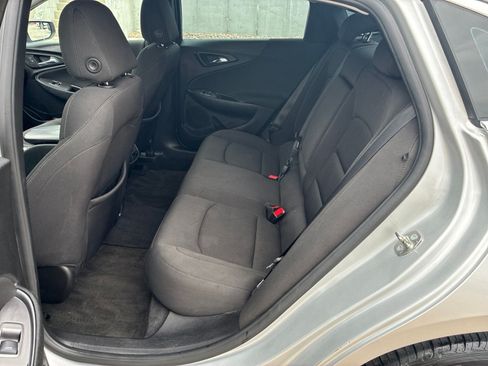 Used 2018 Chevrolet Malibu LT FWD image 15