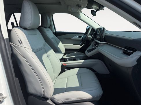 New 2025 Ford Explorer Active w/ Active Comfort Package image 17