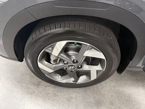 Used 2025 Hyundai Venue SEL FWD image 28