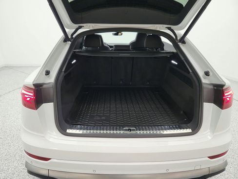 Used 2024 Audi SQ8 Prestige AWD/4WD image 21
