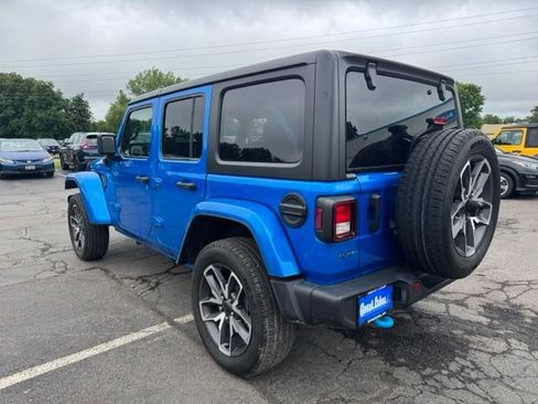 Used 2024 Jeep Wrangler Unlimited w/ Convenience Group AWD/4WD image 4