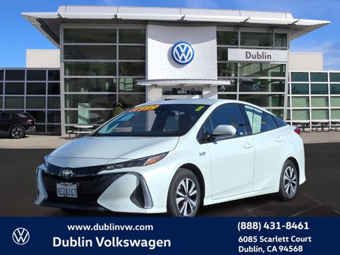 Used 2018 Toyota Prius Prime Premium image 8