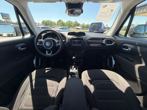 Used 2018 Jeep Renegade Latitude FWD image 36