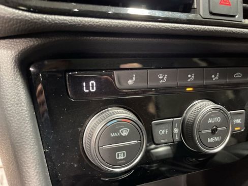 Used 2022 Volkswagen Taos SEL w/ Panoramic Sunroof Package image 23