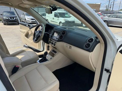 Used 2016 Volkswagen Tiguan S image 38