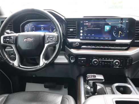 Used 2022 Chevrolet Silverado 1500 LT Trail Boss w/ Convenience Package II AWD/4WD image 12