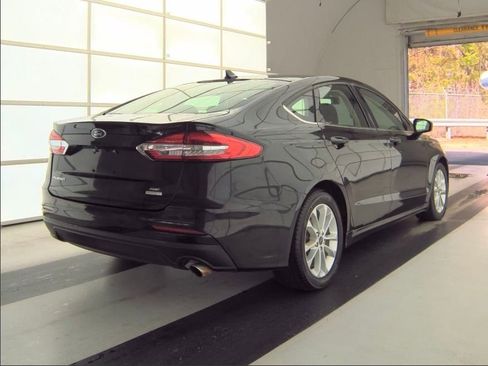 Used 2020 Ford Fusion SE image 3