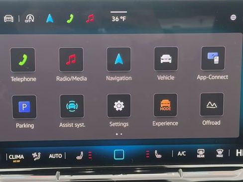 Used 2025 Volkswagen Tiguan SE R-Line image 11