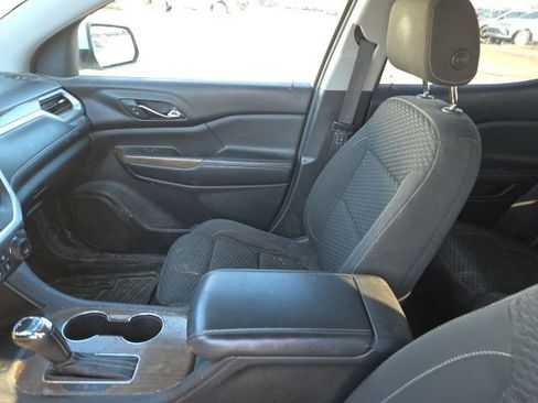 Used 2017 GMC Acadia SLE image 9