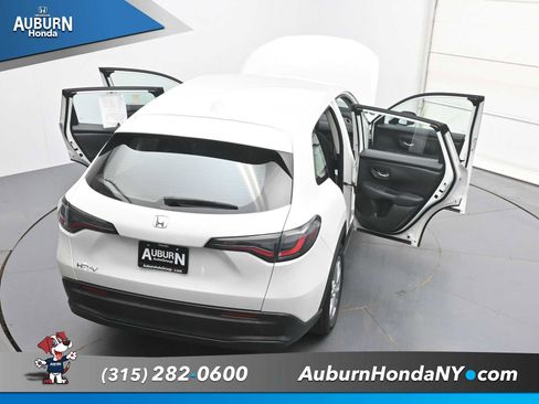 Used 2024 Honda HR-V LX image 40