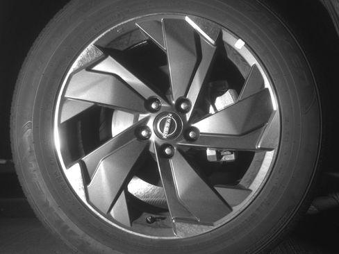 Used 2025 Nissan Rogue SV FWD image 13