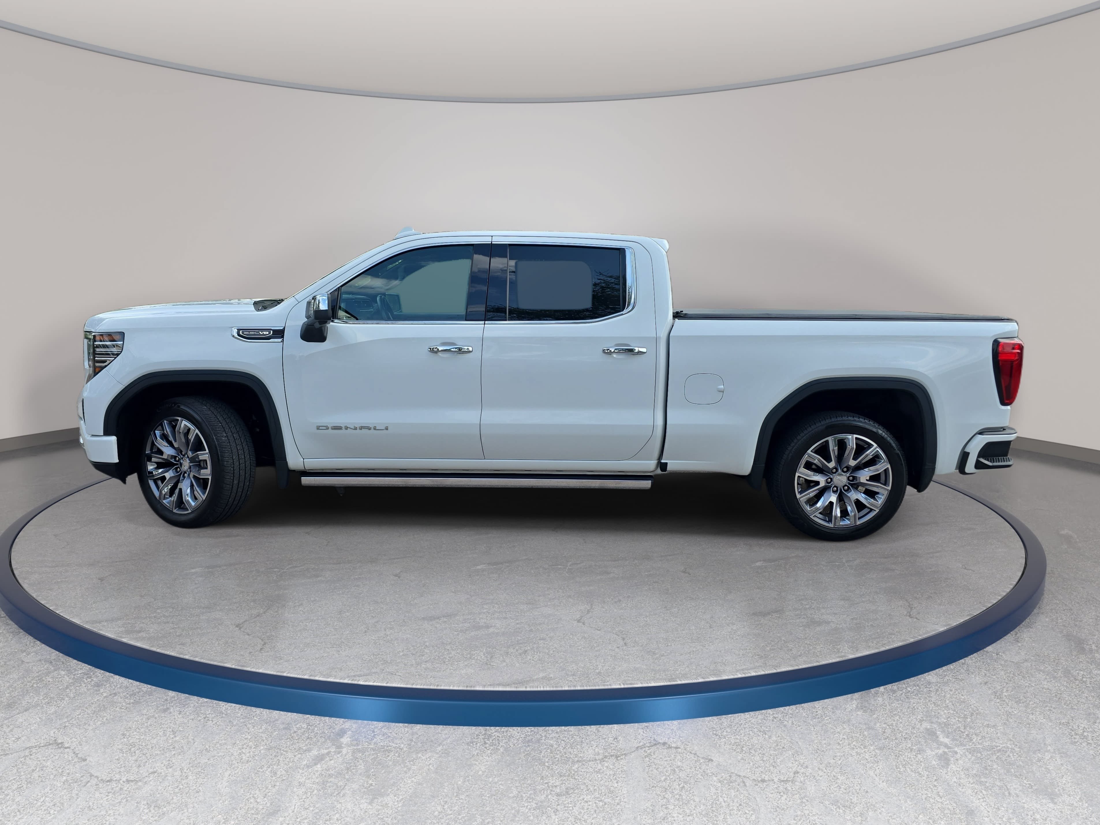 Used 2023 GMC Sierra 1500 Denali w/ Denali Reserve Package AWD/4WD image 8