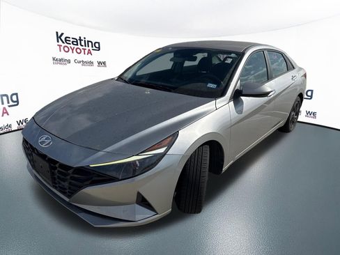 Used 2023 Hyundai Elantra SEL image 3