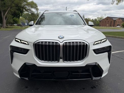Used 2023 BMW X7 xDrive40i w/ M Sport Package AWD/4WD image 3
