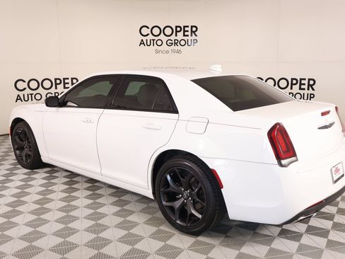 Used 2021 Chrysler 300 Touring w/ Sport Appearance Package RWD image 21