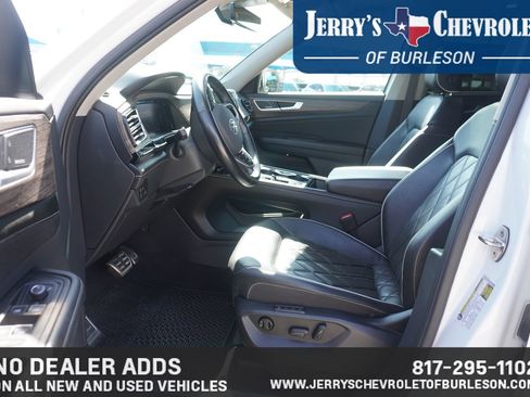 Used 2024 Volkswagen Atlas SEL Premium R-Line AWD/4WD image 9