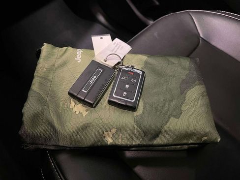 Used 2023 Jeep Grand Cherokee L Limited image 36