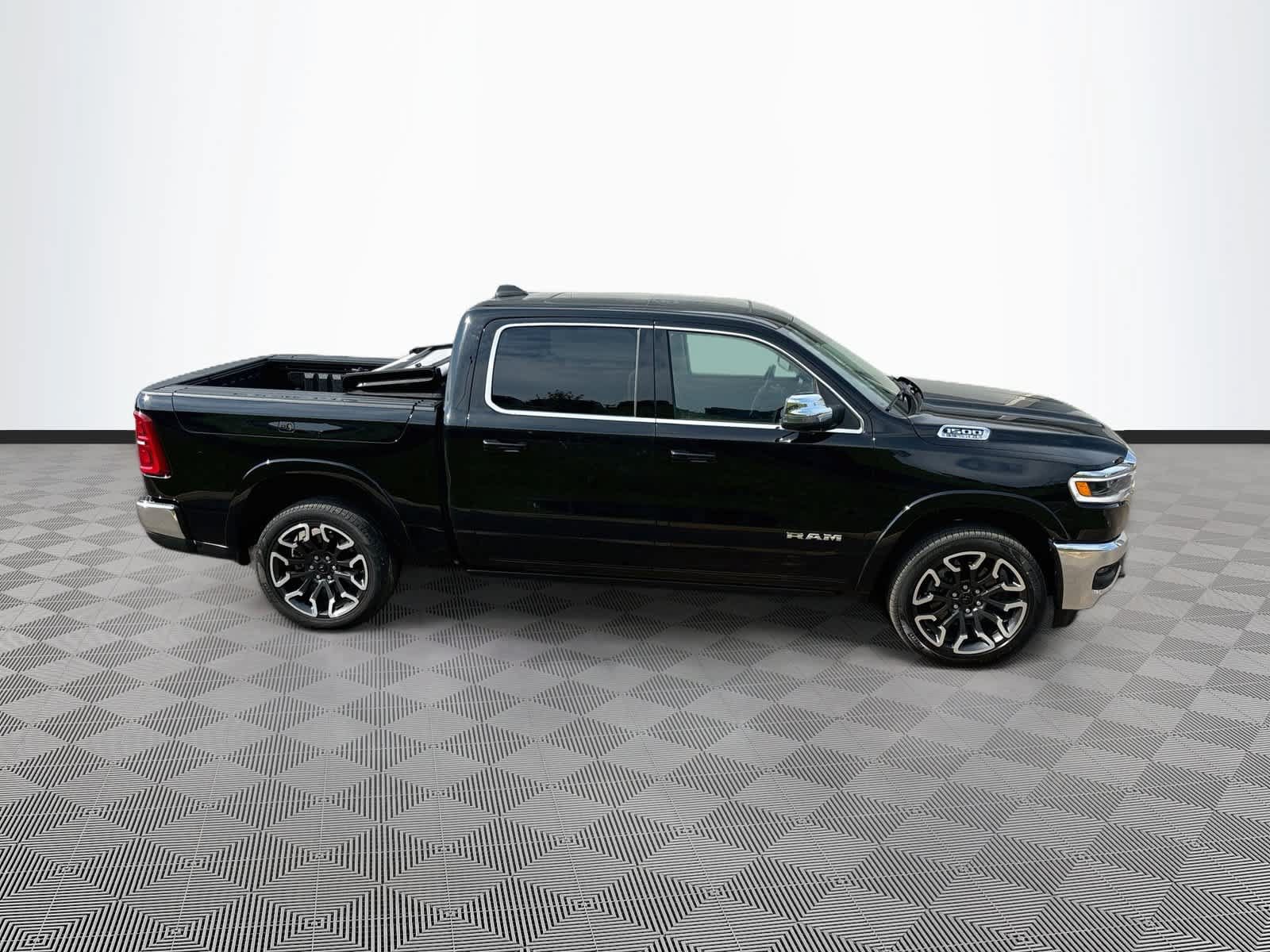 Used 2025 RAM 1500 Limited AWD/4WD image 4