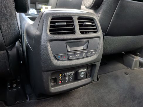 Used 2017 Honda Pilot Touring image 36
