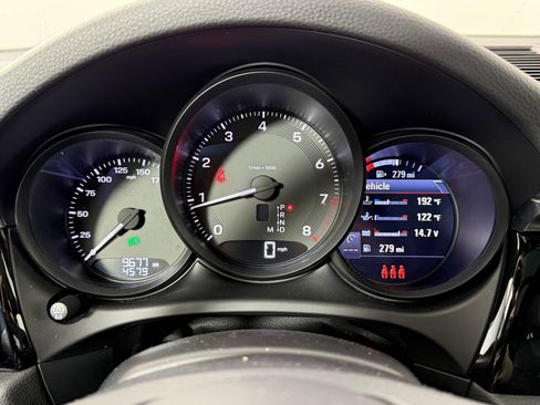 Used 2024 Porsche Macan image 29