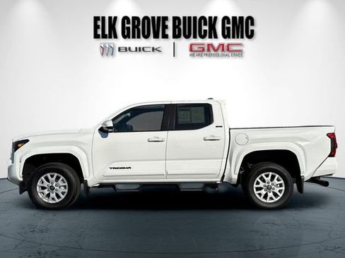 Used 2025 Toyota Tacoma SR5 image 7