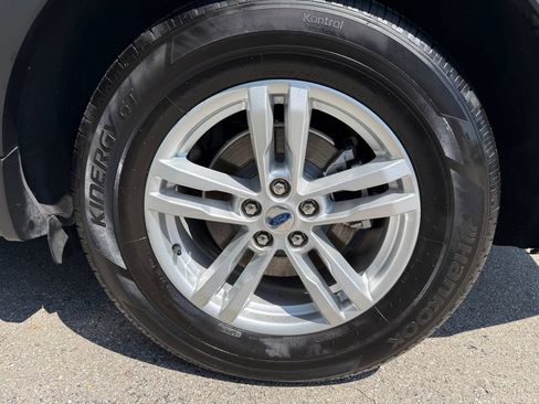Used 2020 Ford Explorer XLT w/ Equipment Group 202A RWD image 30