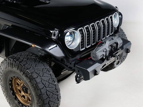 Used 2025 Jeep Wrangler Unlimited Sahara w/ Technology Group AWD/4WD image 27