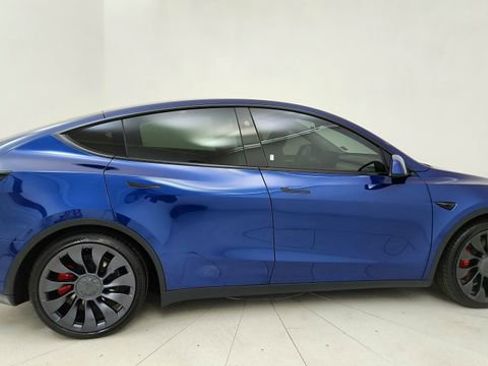 Used 2024 Tesla Model Y Performance image 6