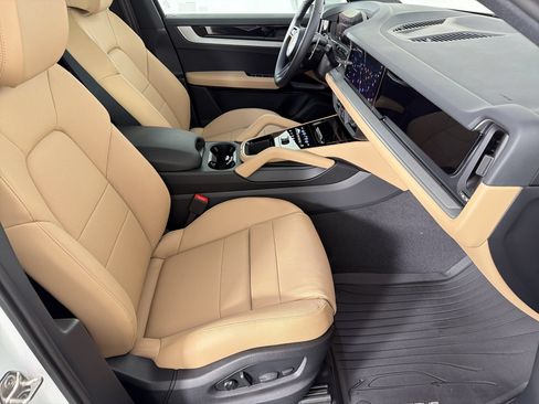 Used 2026 Porsche Cayenne AWD/4WD image 25