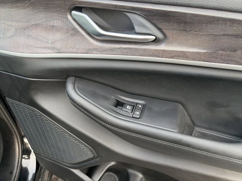 Used 2023 Jeep Grand Cherokee Limited image 16