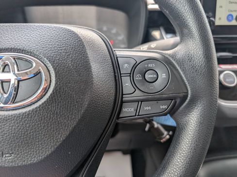 Used 2025 Toyota Corolla LE FWD image 22
