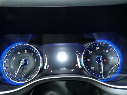 Used 2022 Chrysler Pacifica Touring-L FWD image 22