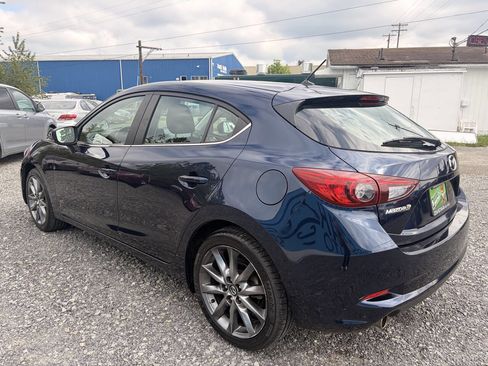 Used 2018 MAZDA MAZDA3 Touring FWD image 5