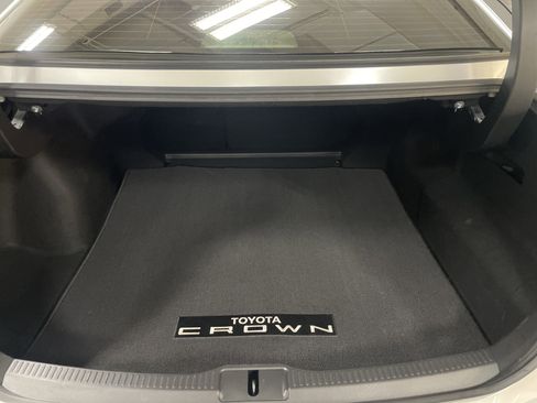 Used 2023 Toyota Crown Limited image 32