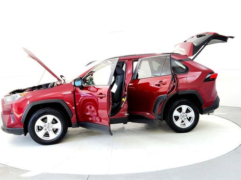 Certified 2019 Toyota RAV4 XLE w/ Convenience Package image 10
