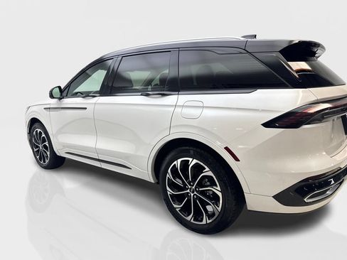 Used 2025 Lincoln Nautilus Reserve AWD/4WD image 14